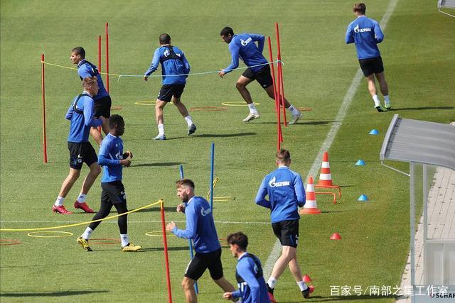 亚运会混合接力预赛： 中国队惊险晋级，交接失误险遭碰撞